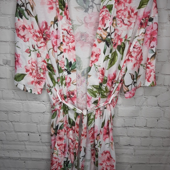 Show me your Mumu bride robe - Picture 2 of 3